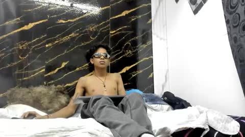 loganjhonson18 online show from May 18, 1:17 pm