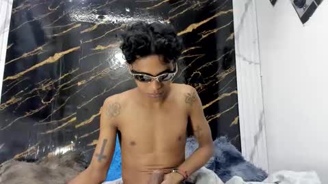 loganjhonson18 online show from May 23, 12:42 pm