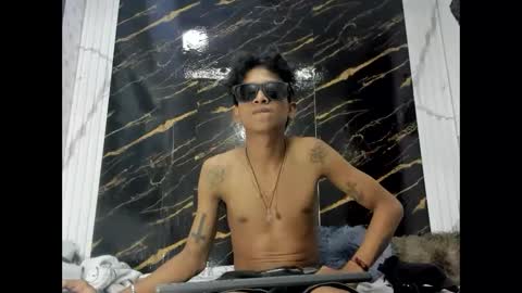 loganjhonson18 online show from May 24, 12:54 pm