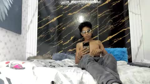 loganjhonson18 online show from May 25, 12:44 pm