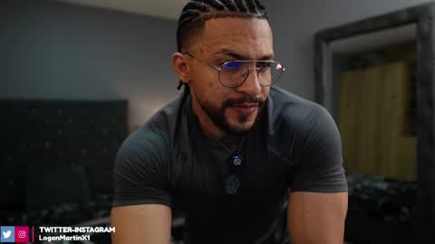 loganmartinx online show from October 24, 9:33 pm