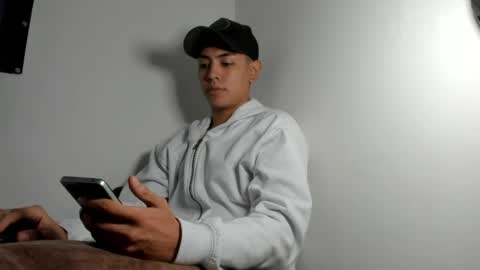 logantwink18 online show from April 18, 2:10 pm