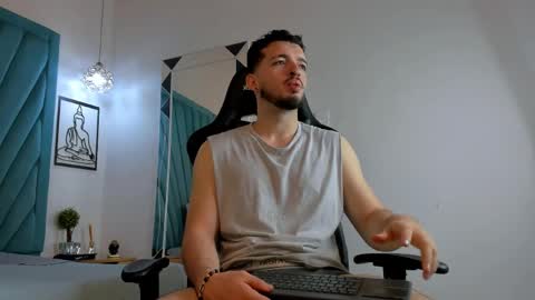 Logan Wolf online show from April 4, 1:52 pm