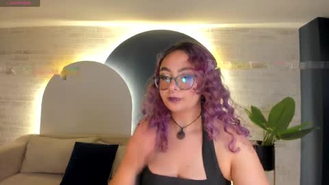 Snapshot of loiseharper chatting on May 6, 4:19 am Loise online show from May 6, 4:19 am