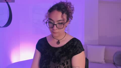 Snapshot of loiseharper chatting on May 15, 3:35 am Loise online show from May 15, 3:35 am