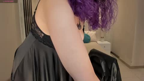 Snapshot of loiseharper chatting on May 24, 11:32 pm Loise online show from May 24, 11:32 pm