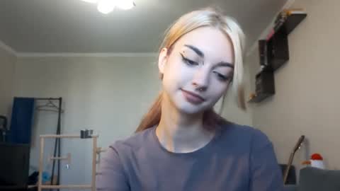 Snapshot of loisepadovano chatting on September 25, 7:23 am Amelia online show from September 25, 7:23 am