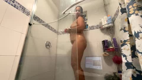 Snapshot of lola52990 chatting on October 12, 6:12 am Lola online show from October 12, 6:12 am