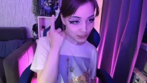 Snapshot of lola_bani_ chatting on December 18, 11:08 pm lola online show from December 18, 11:08 pm