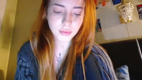 Snapshot of lola_dinky chatting on February 24, 10:58 pm Lola online show from February 24, 10:58 pm