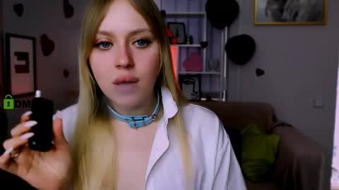 Snapshot of lola_grey1 chatting on February 22, 11:02 am Lola online show from February 22, 11:02 am