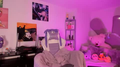 Snapshot of lolaa_bunnyy chatting on February 1, 5:28 am Lola Bunny online show from February 1, 5:28 am