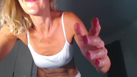 Lola online show from February 15, 1:41 pm