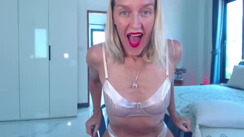 Lola online show from March 19, 6:39 am