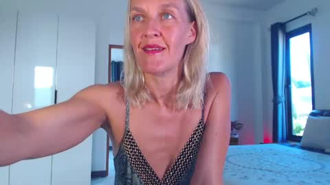 Lola online show from April 9, 9:36 am