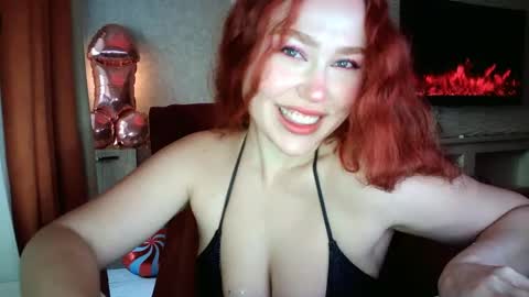 Snapshot of lolaamint_ chatting on June 5, 1:28 pm LolaaMint online show from June 5, 1:28 pm