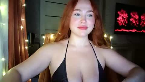 Snapshot of lolaamint_ chatting on July 17, 2:45 pm LolaaMint online show from July 17, 2:45 pm