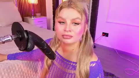 Lola Angel online show from June 17, 9:27 pm