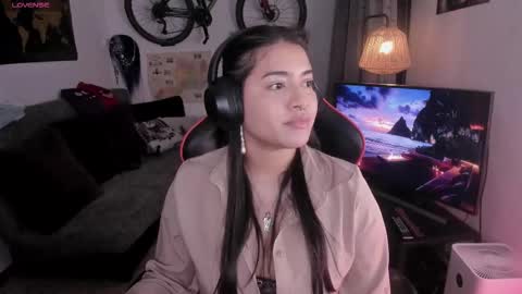 lolaasmith_21 online show from January 18, 6:55 pm