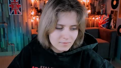 Snapshot of lolaasmus chatting on December 18, 5:15 am I consider myself the god Loki but life just calls me LOL online show from December 18, 5:15 am