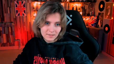 Snapshot of lolaasmus chatting on December 18, 8:53 am I consider myself the god Loki but life just calls me LOL online show from December 18, 8:53 am