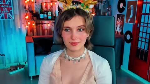 Snapshot of lolaasmus chatting on December 20, 8:28 am I consider myself the god Loki but life just calls me LOL online show from December 20, 8:28 am