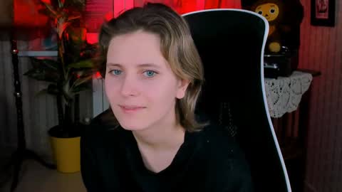 Snapshot of lolaasmus chatting on December 21, 5:14 am I consider myself the god Loki but life just calls me LOL online show from December 21, 5:14 am