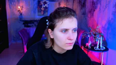 Snapshot of lolaasmus chatting on December 31, 6:59 am I consider myself the god Loki but life just calls me LOL online show from December 31, 6:59 am