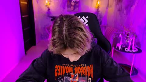 Snapshot of lolaasmus chatting on January 3, 5:06 am I consider myself the god Loki but life just calls me LOL online show from January 3, 5:06 am