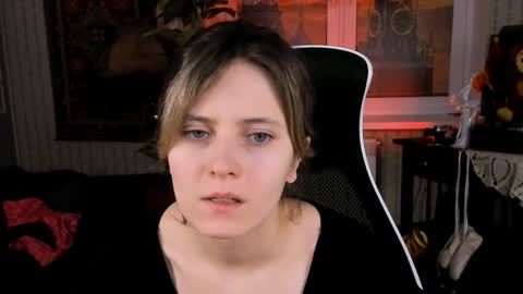 Snapshot of lolaasmus chatting on January 10, 5:15 am I consider myself the god Loki but life just calls me LOL online show from January 10, 5:15 am