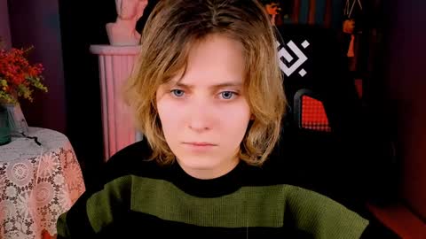 Snapshot of lolaasmus chatting on January 30, 9:25 am I consider myself the god Loki but life just calls me LOL online show from January 30, 9:25 am