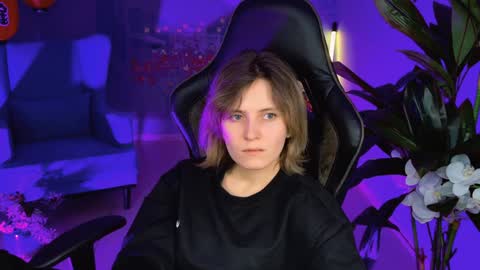 Snapshot of lolaasmus chatting on February 4, 8:13 am I consider myself the god Loki but life just calls me LOL online show from February 4, 8:13 am