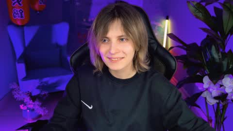 Snapshot of lolaasmus chatting on February 4, 11:16 am I consider myself the god Loki but life just calls me LOL online show from February 4, 11:16 am