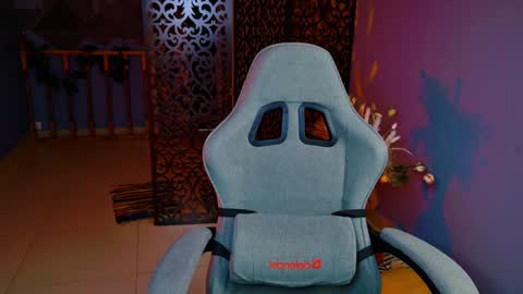 Snapshot of lolaasmus chatting on February 6, 4:14 pm I consider myself the god Loki but life just calls me LOL online show from February 6, 4:14 pm