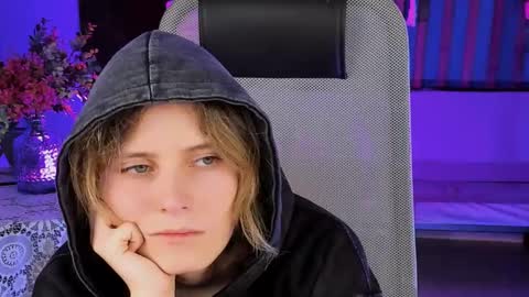 Snapshot of lolaasmus chatting on February 12, 1:59 pm I consider myself the god Loki but life just calls me LOL online show from February 12, 1:59 pm