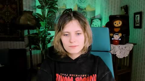 Snapshot of lolaasmus chatting on February 19, 5:05 am I consider myself the god Loki but life just calls me LOL online show from February 19, 5:05 am