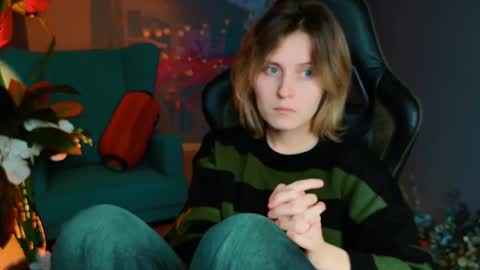 Snapshot of lolaasmus chatting on February 21, 1:22 pm I consider myself the god Loki but life just calls me LOL online show from February 21, 1:22 pm