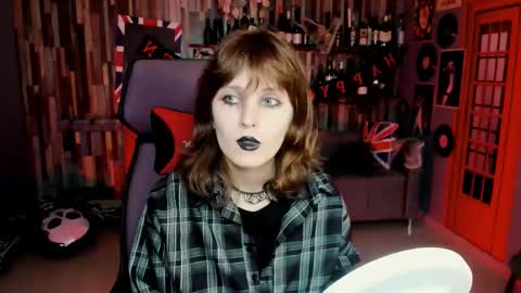 Snapshot of lolaasmus chatting on October 25, 5:15 am I consider myself the god Loki but life just calls me LOL online show from October 25, 5:15 am