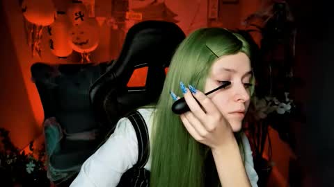 Snapshot of lolaasmus chatting on October 30, 8:16 am I consider myself the god Loki but life just calls me LOL online show from October 30, 8:16 am