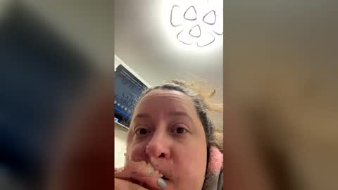 Snapshot of lolaatatee chatting on April 25, 6:16 pm lolaatatee online show from April 25, 6:16 pm