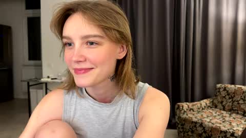 Snapshot of lolaatatee chatting on May 18, 6:25 pm lolaatatee online show from May 18, 6:25 pm