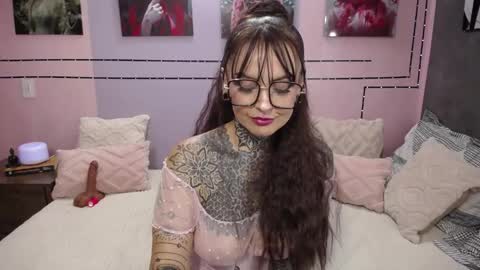 Snapshot of lolabrouse__ chatting on May 28, 10:07 pm Lola online show from May 28, 10:07 pm