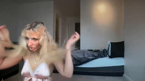 lolafae12 online show from March 13, 7:42 pm