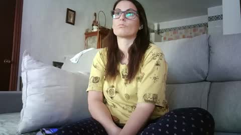 Snapshot of lolahueso chatting on April 21, 2:23 pm LOLA HUESO y ERIC online show from April 21, 2:23 pm
