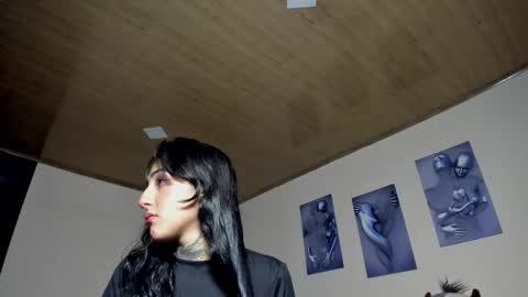 Snapshot of lolaleah_ chatting on November 16, 12:27 am Lola online show from November 16, 12:27 am