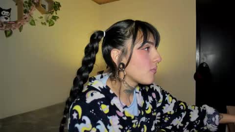 Snapshot of lolaleah_ chatting on January 13, 1:22 am Lola online show from January 13, 1:22 am