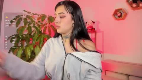 Snapshot of lolaleah_ chatting on August 9, 1:40 am Lola online show from August 9, 1:40 am