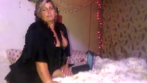Snapshot of lolamaexoxo chatting on July 14, 6:07 am Lola Mae online show from July 14, 6:07 am