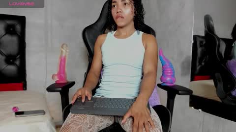 lolareyes1 online show from February 22, 5:22 pm