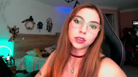 Snapshot of lolaverse chatting on June 25, 5:39 pm Lola doll online show from June 25, 5:39 pm